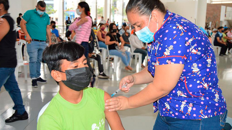 Estudiantes de 16 a 18 años se vacunan contra la COVID-19 – Ministerio de  Educación